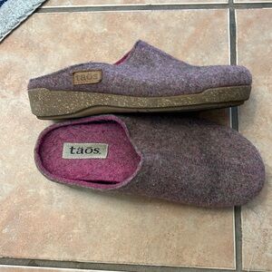 Taos Footwear Purple Mules